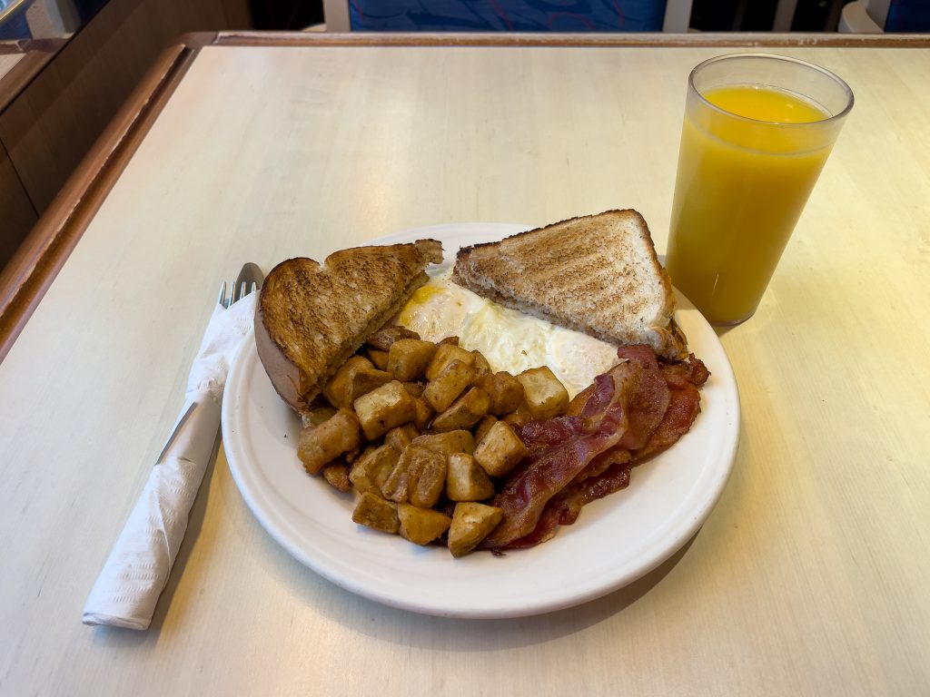 Déjeuner au resto du ferry