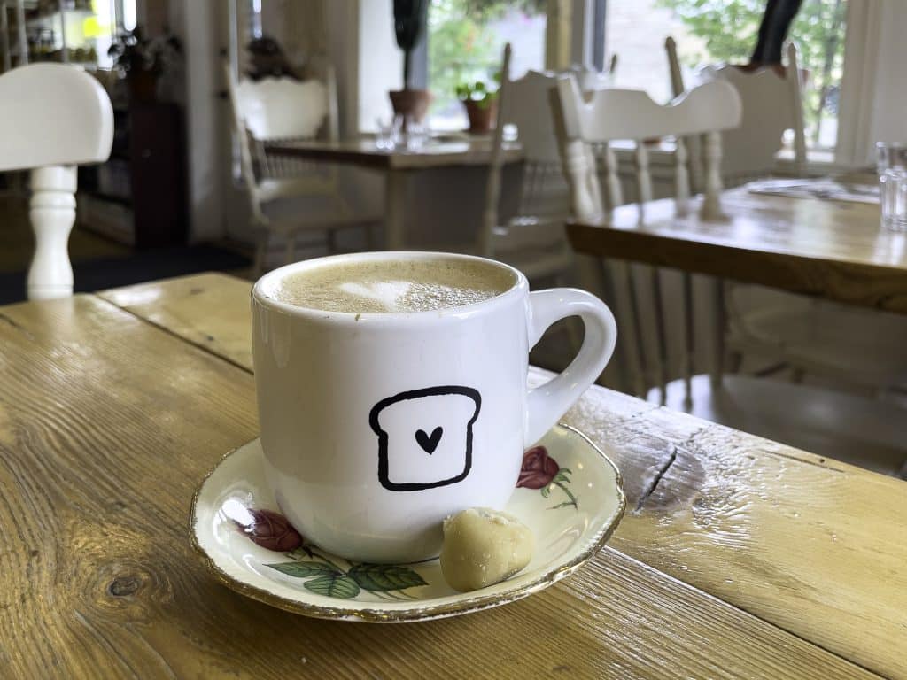 Café latté pâte à biscuits au restaurant brunch de Mascouche