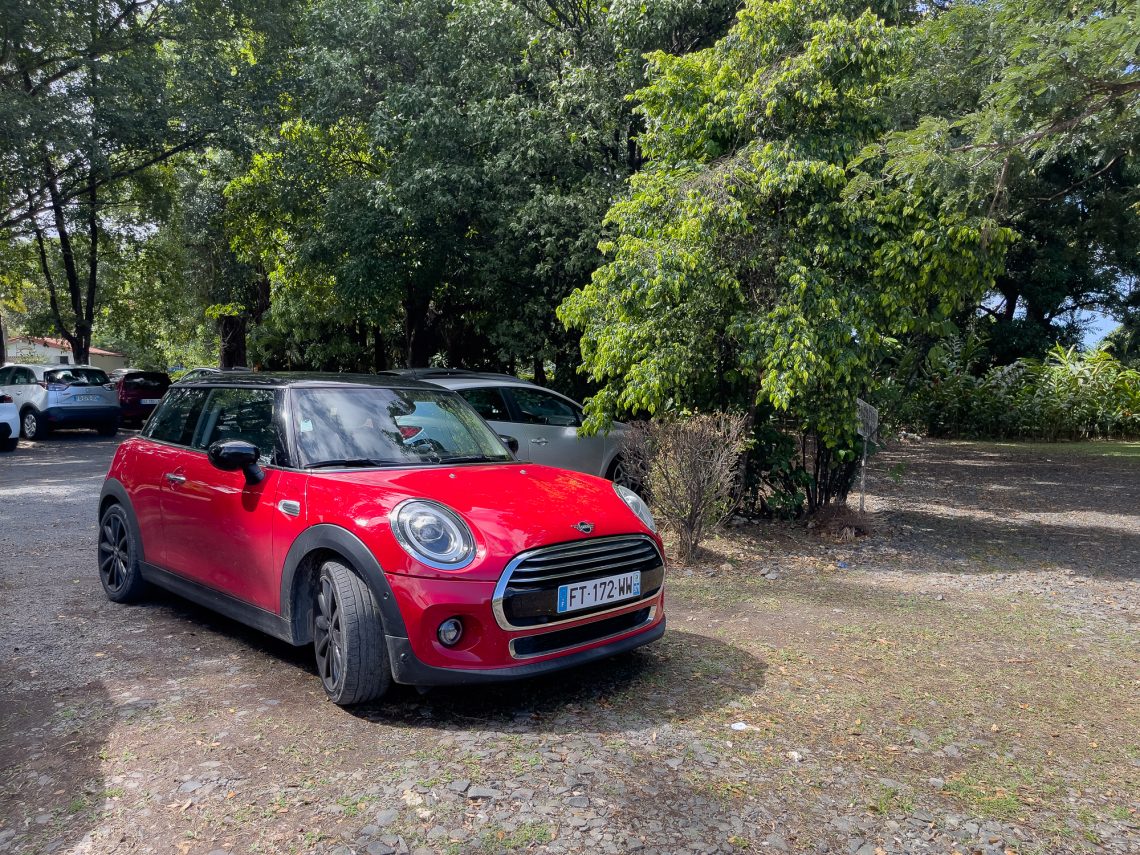 MIni rouge - Louer une voiture en Guadeloupe