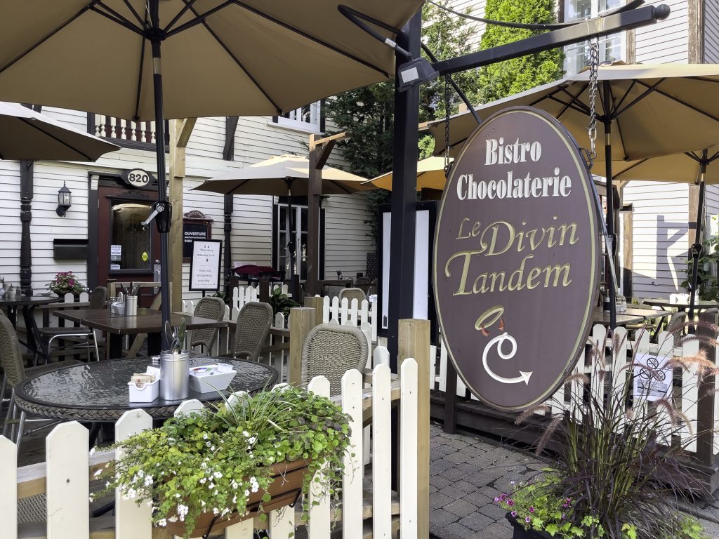 Terrasse du bistro-chocolaterie Divin Tandem du Vieux-Terrebonne