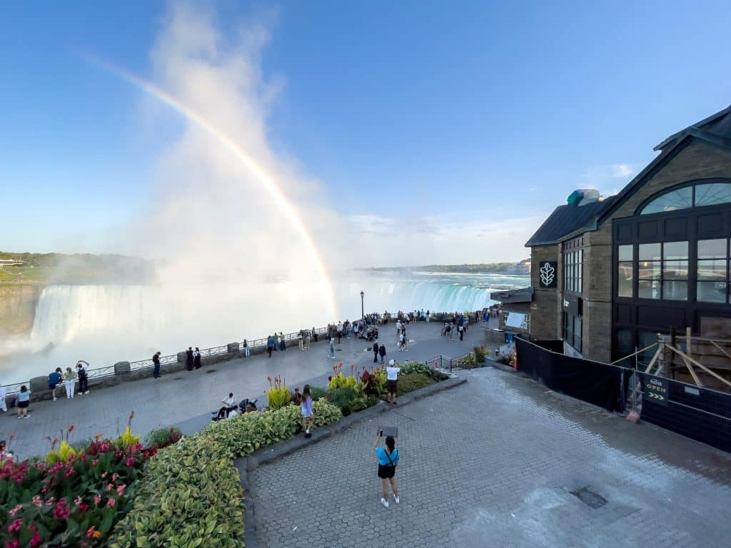 Arc-en-ciel aux chutes du Niagara