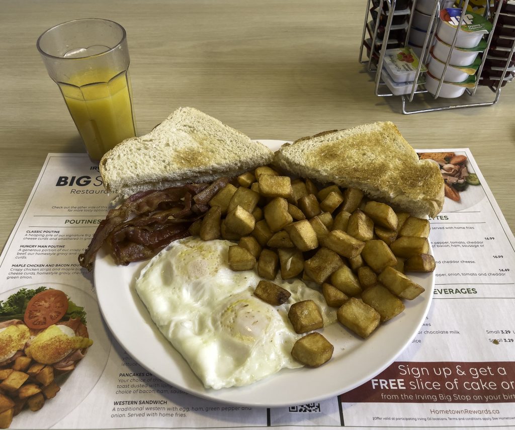 Déjeuner brunch au Big Stop de Deer Lake