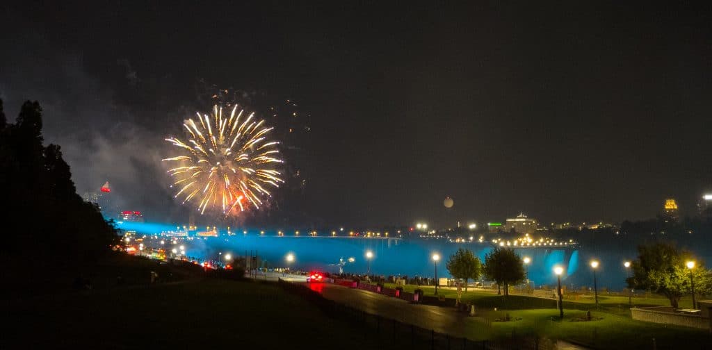 Feux d'artifice du Hilton Fallsview