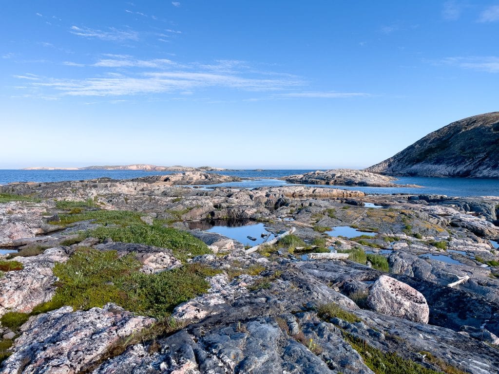 paysage rocheux de Battle Harbour en randonnée