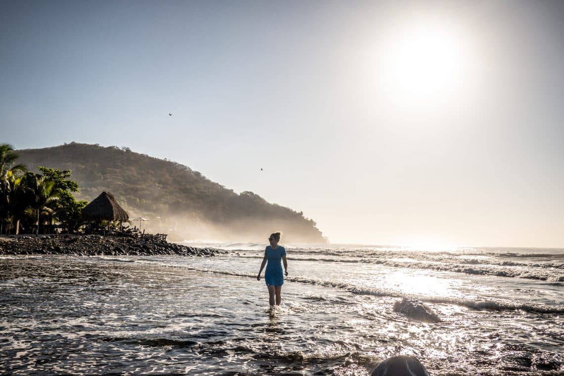 La plage d'El Zonte au Salvador par Claudia Matteau