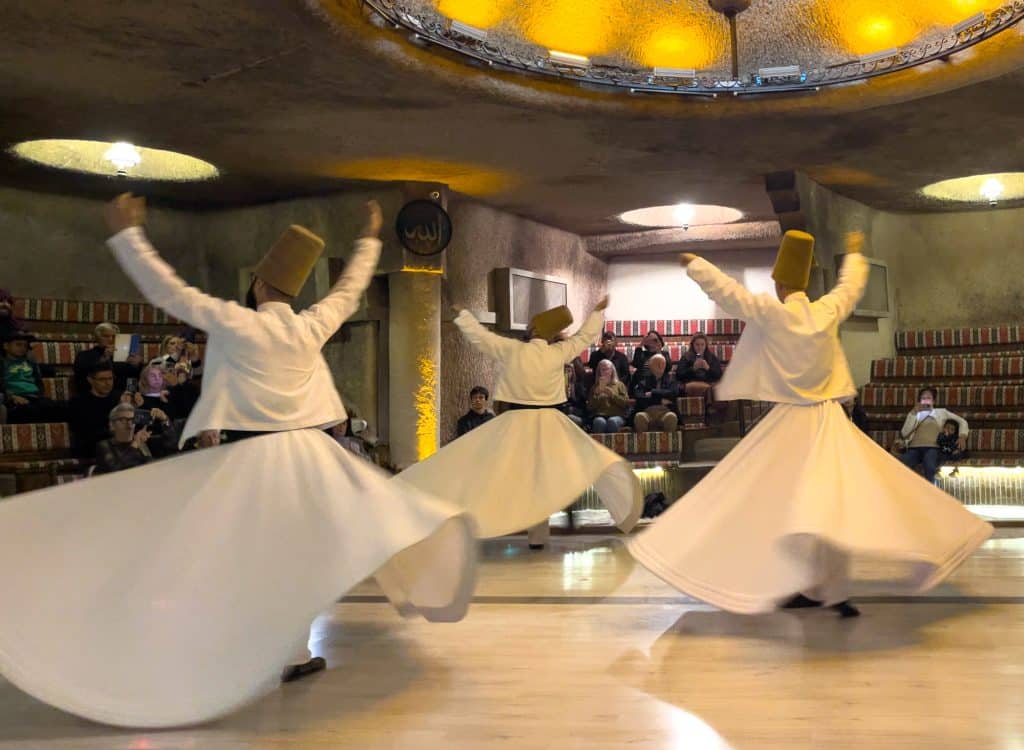 Cérémonie de derviches tourneurs en Cappadoce