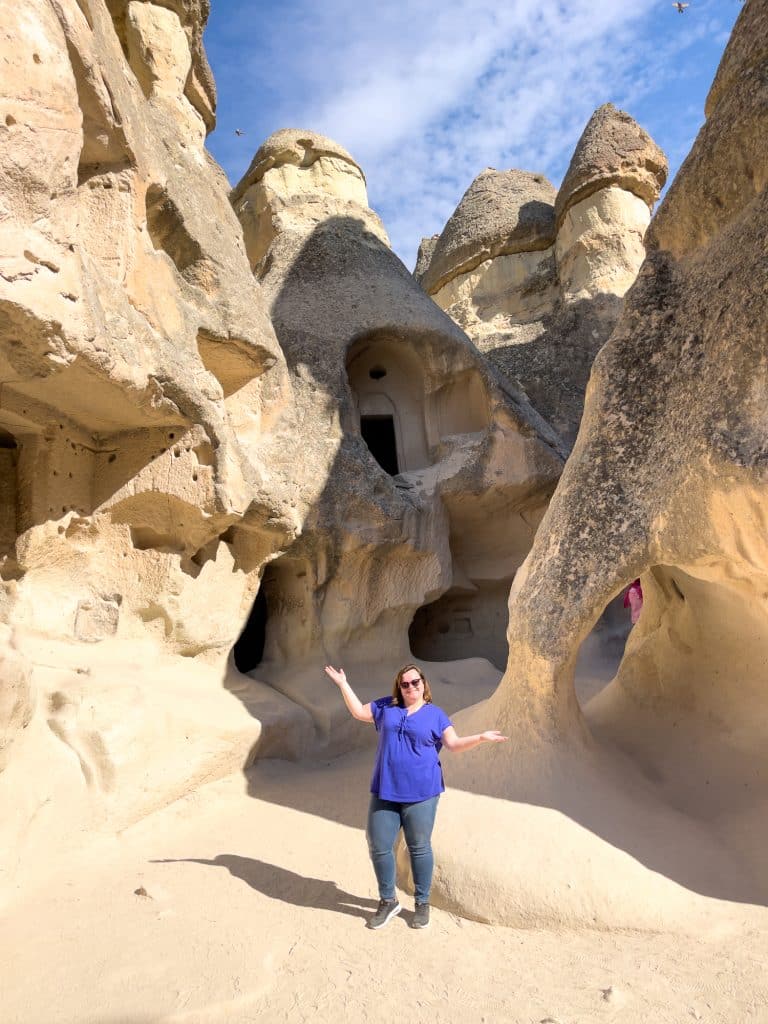 Jennifer dans la vallée des moines - Pasabaglari - Quoi faire en Cappadoce