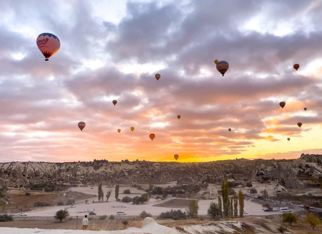 Montgolfières en Cappadoce au lever du soleil