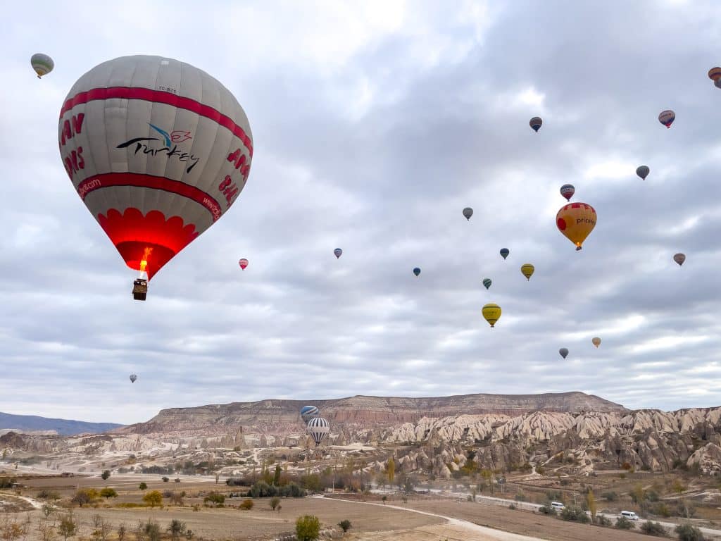 Montgolfières dans les airs