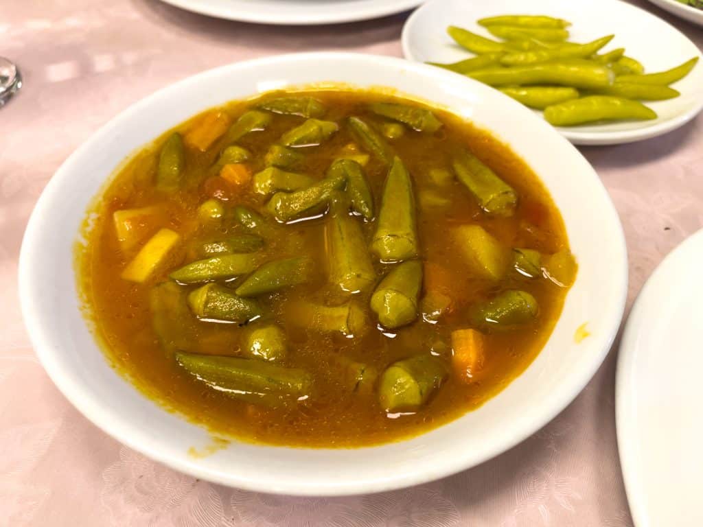 Okras, sauce tomate à Ürgüp