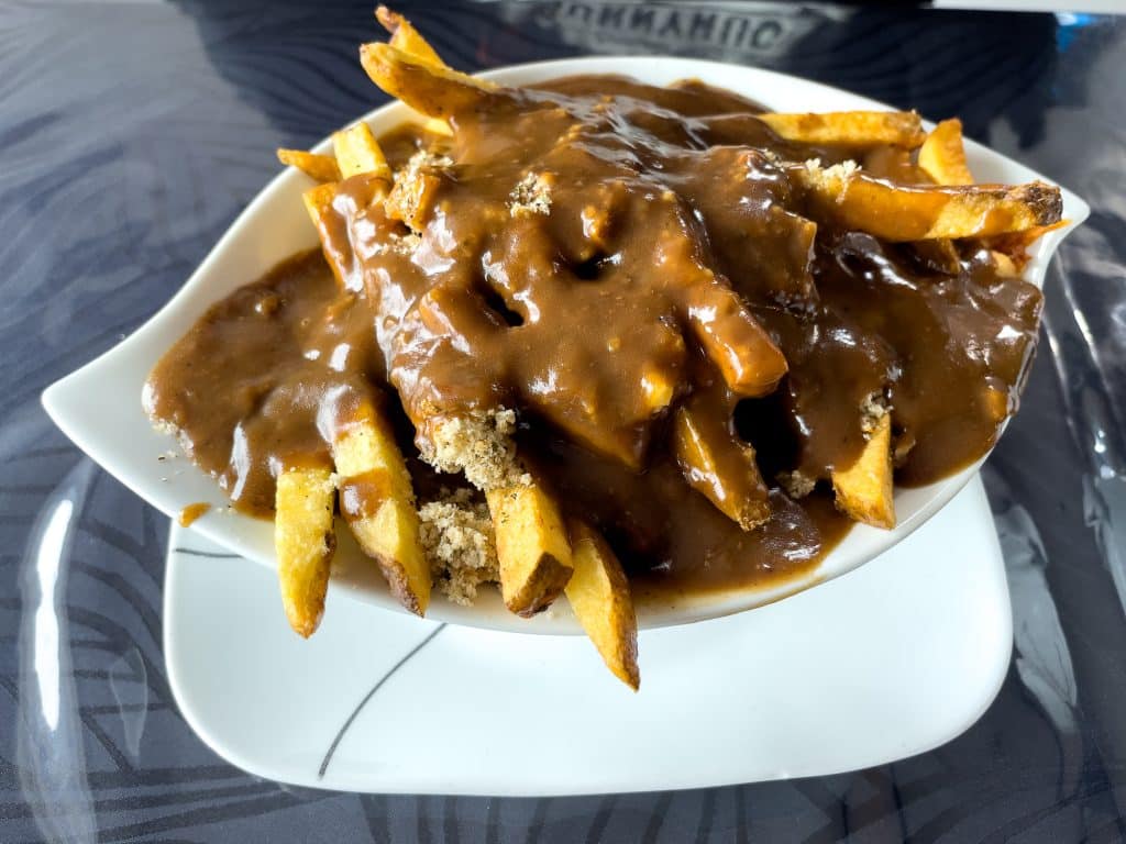 Frites, gravy et dressing, un classique de fast food de Terre-Neuve-et-Labrador