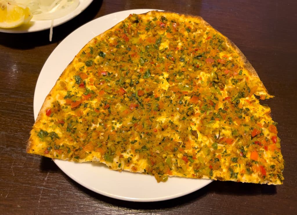 Lahmachun, pizza turque