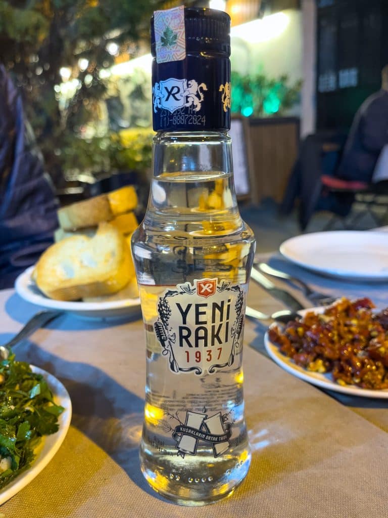 Bouteille de Yeni Raki en Turquie