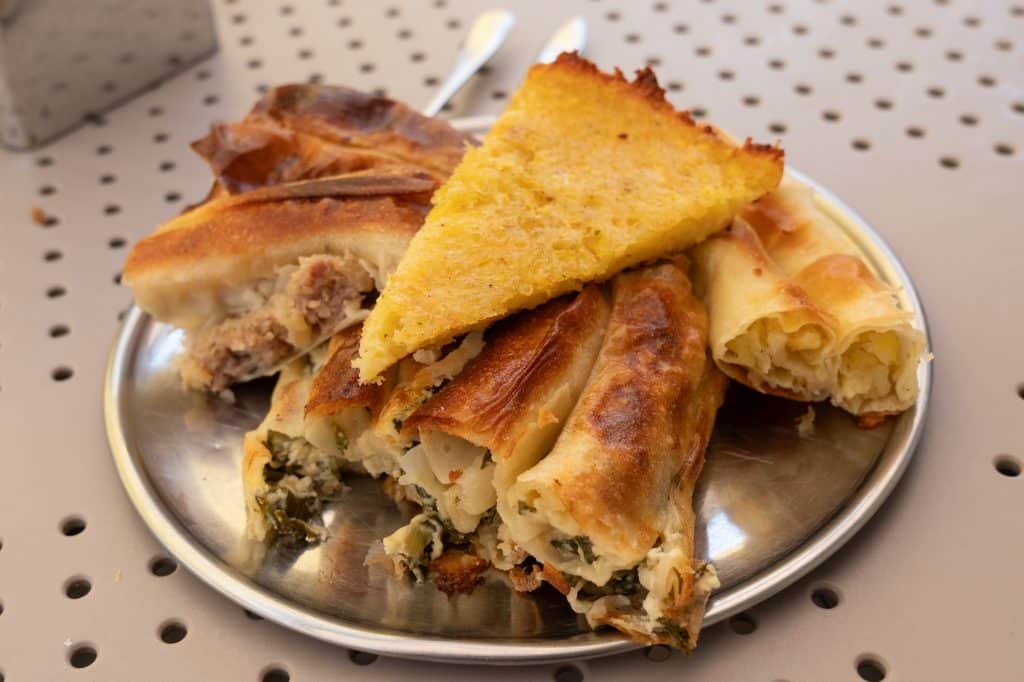 Burek dans une assiette