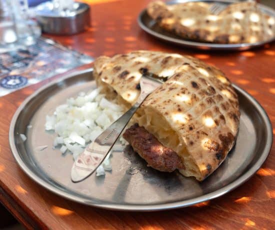 Cevapi, plat incontournable de la cuisine de Bosnie-Herzégovine